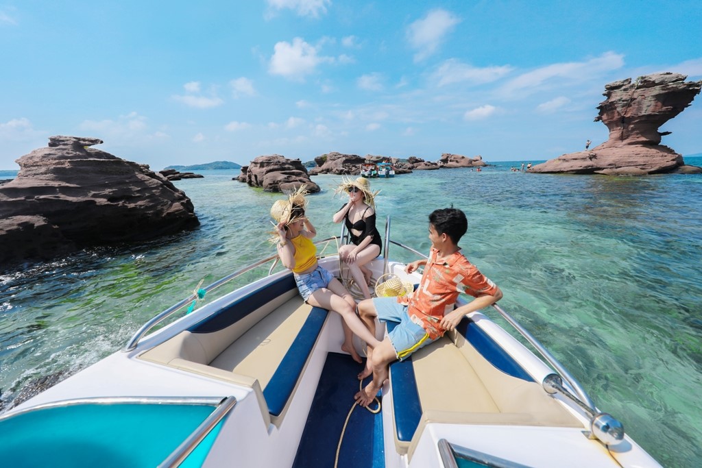 Khởi[-]đầu[-]mùa[-]hè[-]với[-]những[-]trải[-]nghiệm[-]đáng[-]nhớ[-]ở[-]Hòn[-]Thơm
